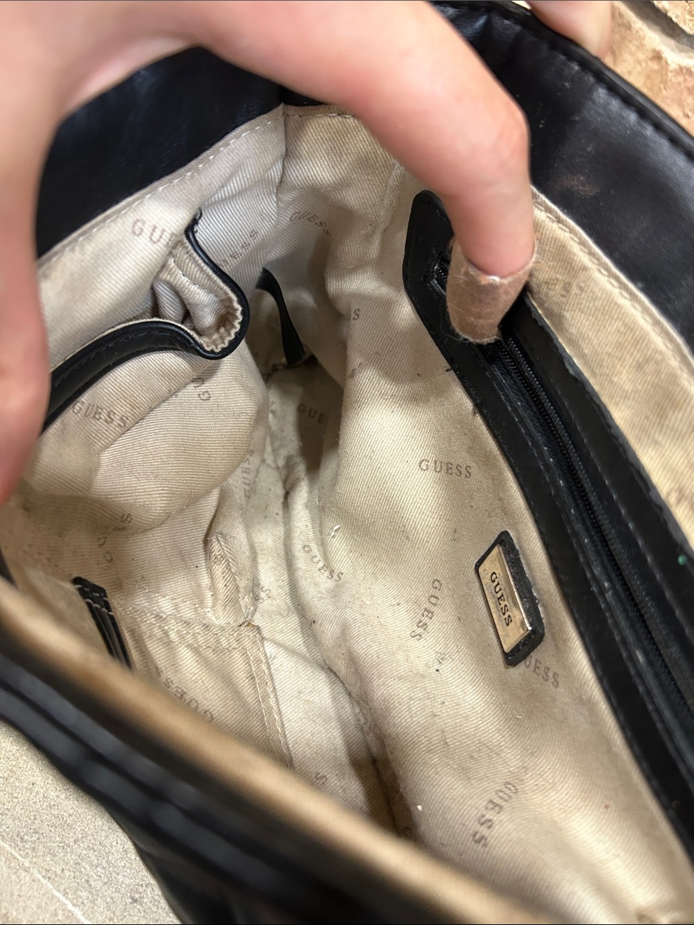 GUESS Illy Convertible Crossbody Flap - Picture 6 of 7